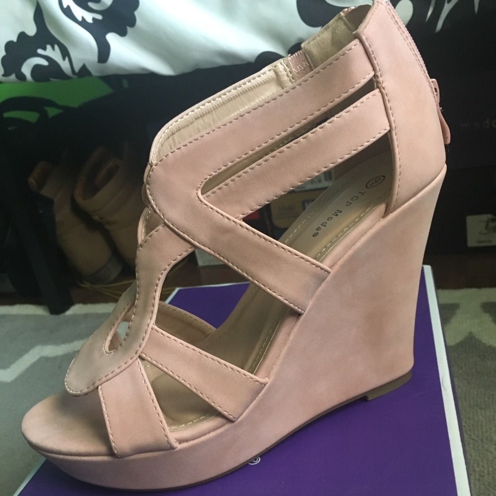 Dusty pink wedges